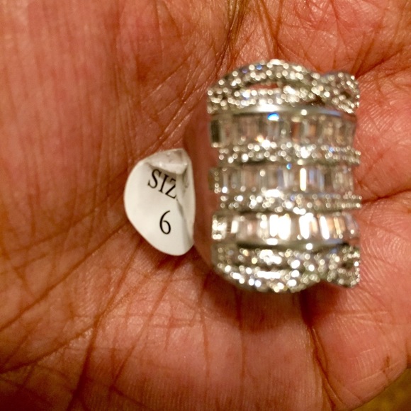 Beautiful Statement Ring - Picture 3 of 4